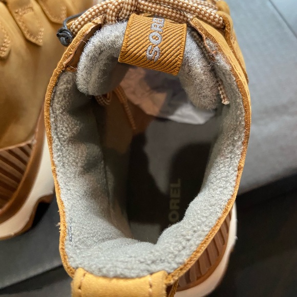 SOREL WOMENS KINETIC CARIBOU WATERPROOF BOOTS IN CAMEL BROWN/ GRAY -NIB - Picture 4 of 16